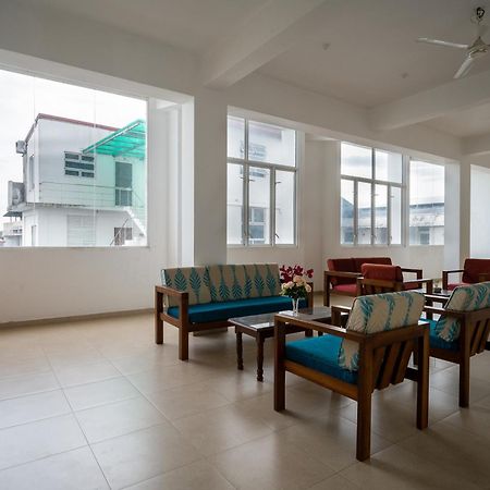 Hotel Oviya Vavuniya Екстер'єр фото