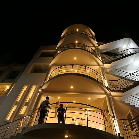 Hotel Oviya Vavuniya Екстер'єр фото