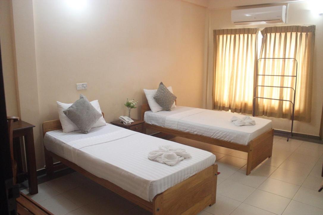 Hotel Oviya Vavuniya Екстер'єр фото