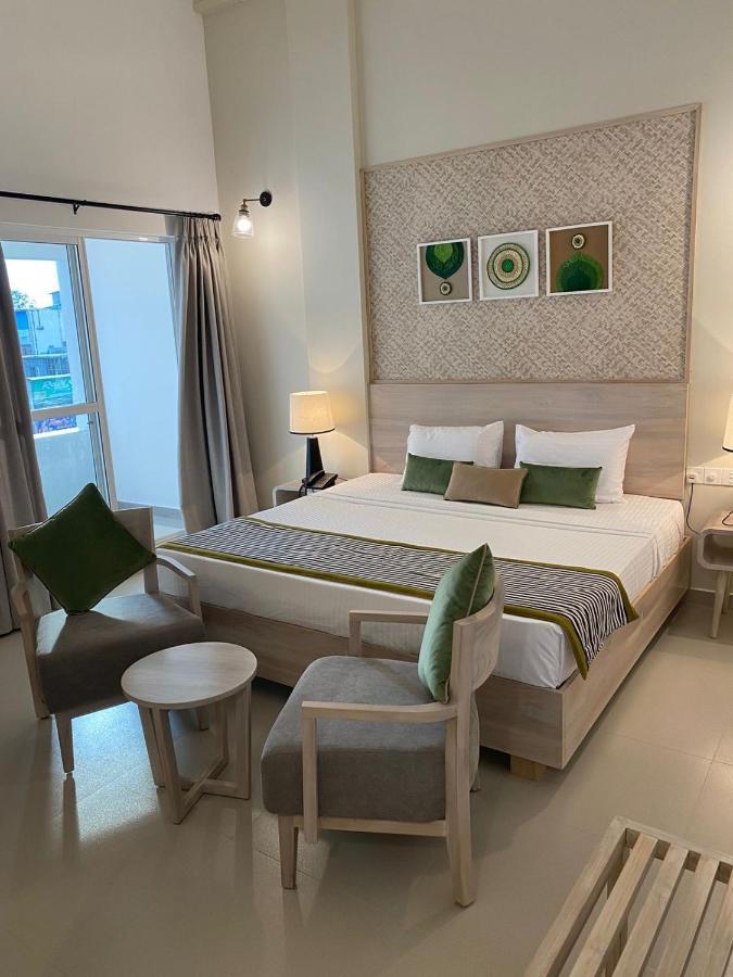 Hotel Oviya Vavuniya Екстер'єр фото