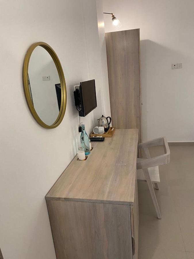 Hotel Oviya Vavuniya Екстер'єр фото