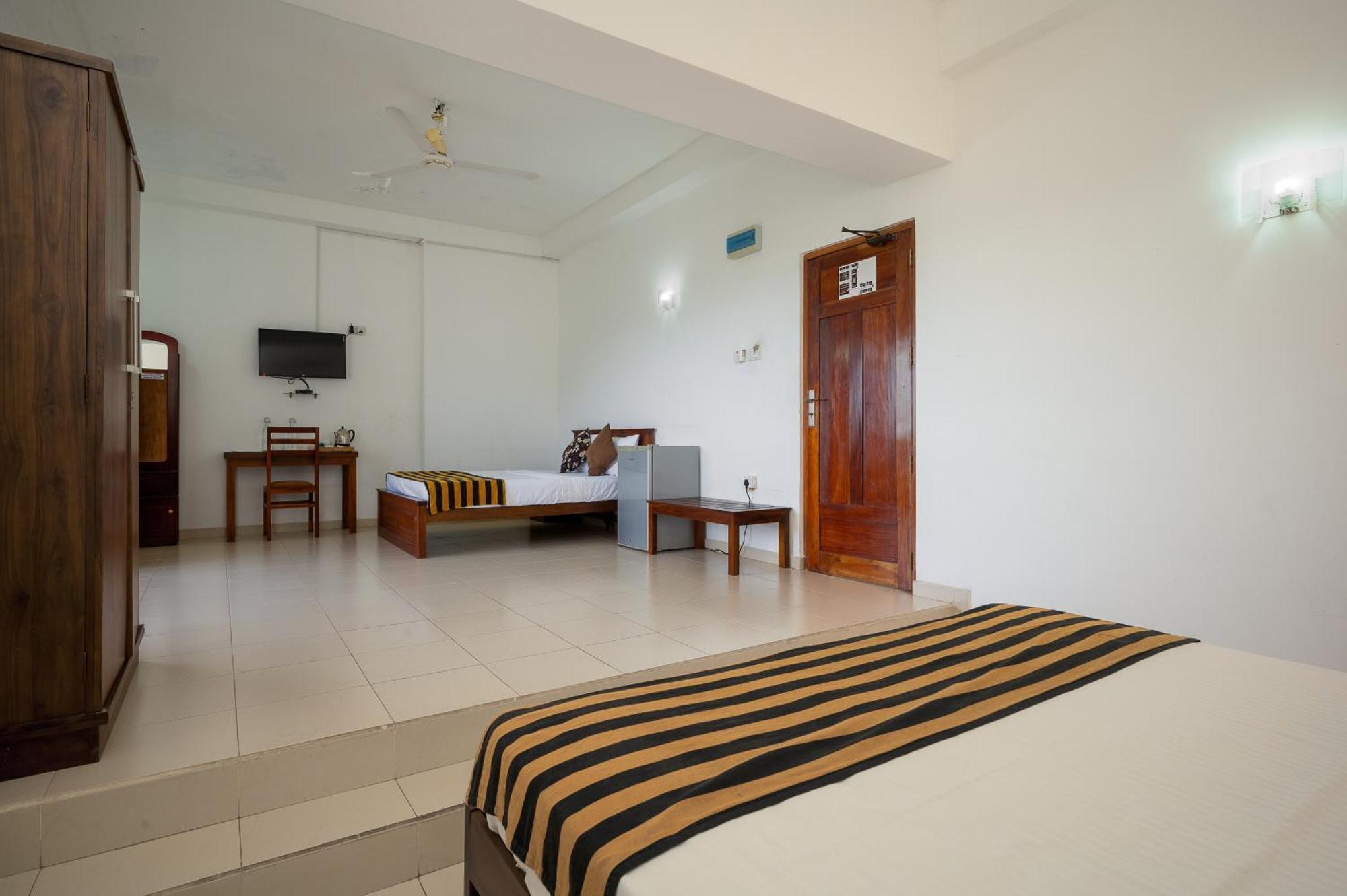 Hotel Oviya Vavuniya Екстер'єр фото