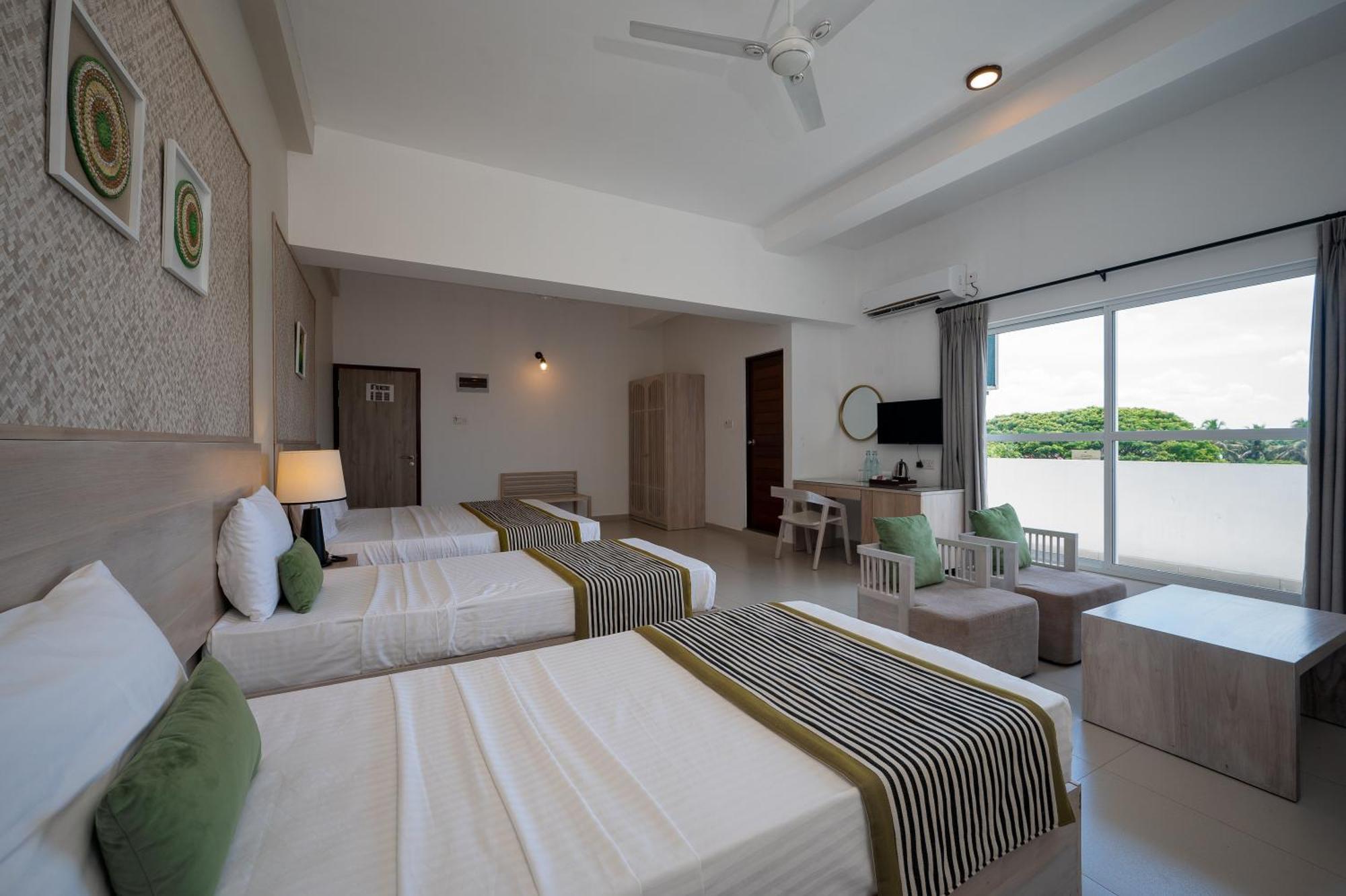 Hotel Oviya Vavuniya Екстер'єр фото