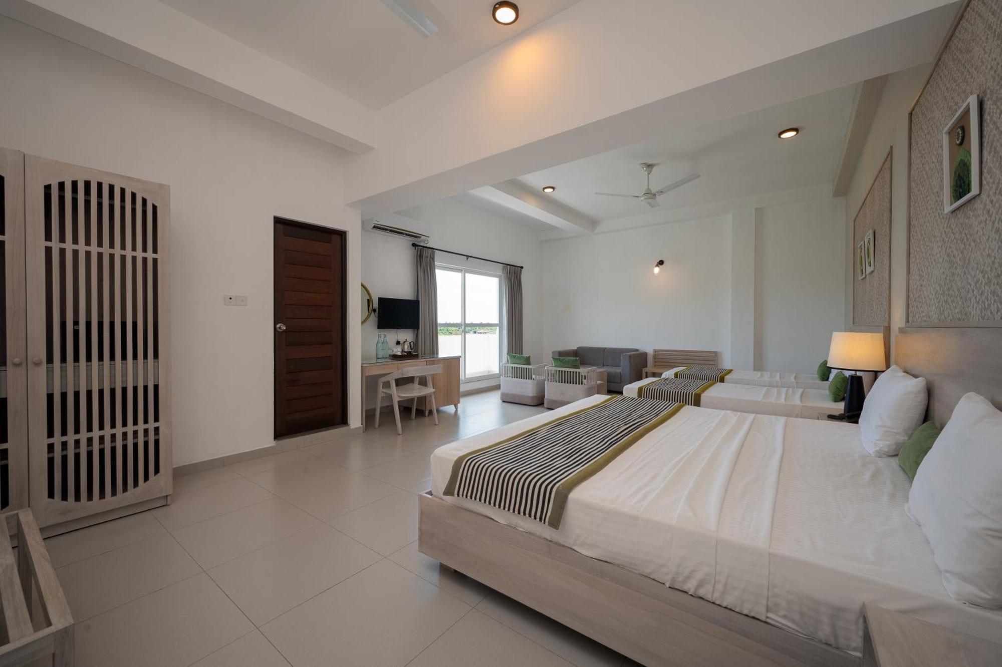 Hotel Oviya Vavuniya Екстер'єр фото