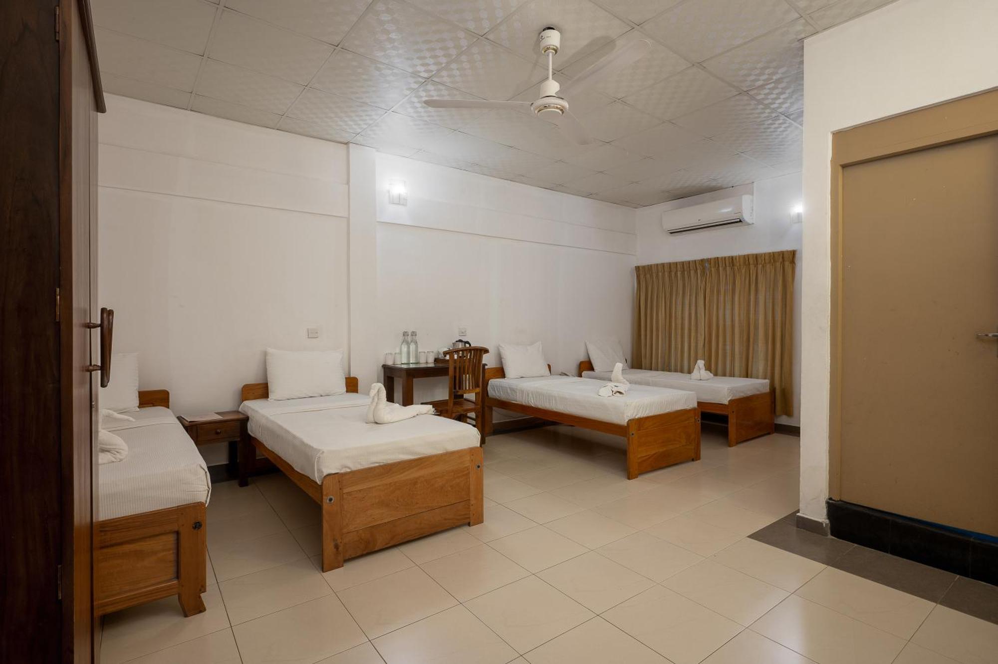 Hotel Oviya Vavuniya Екстер'єр фото