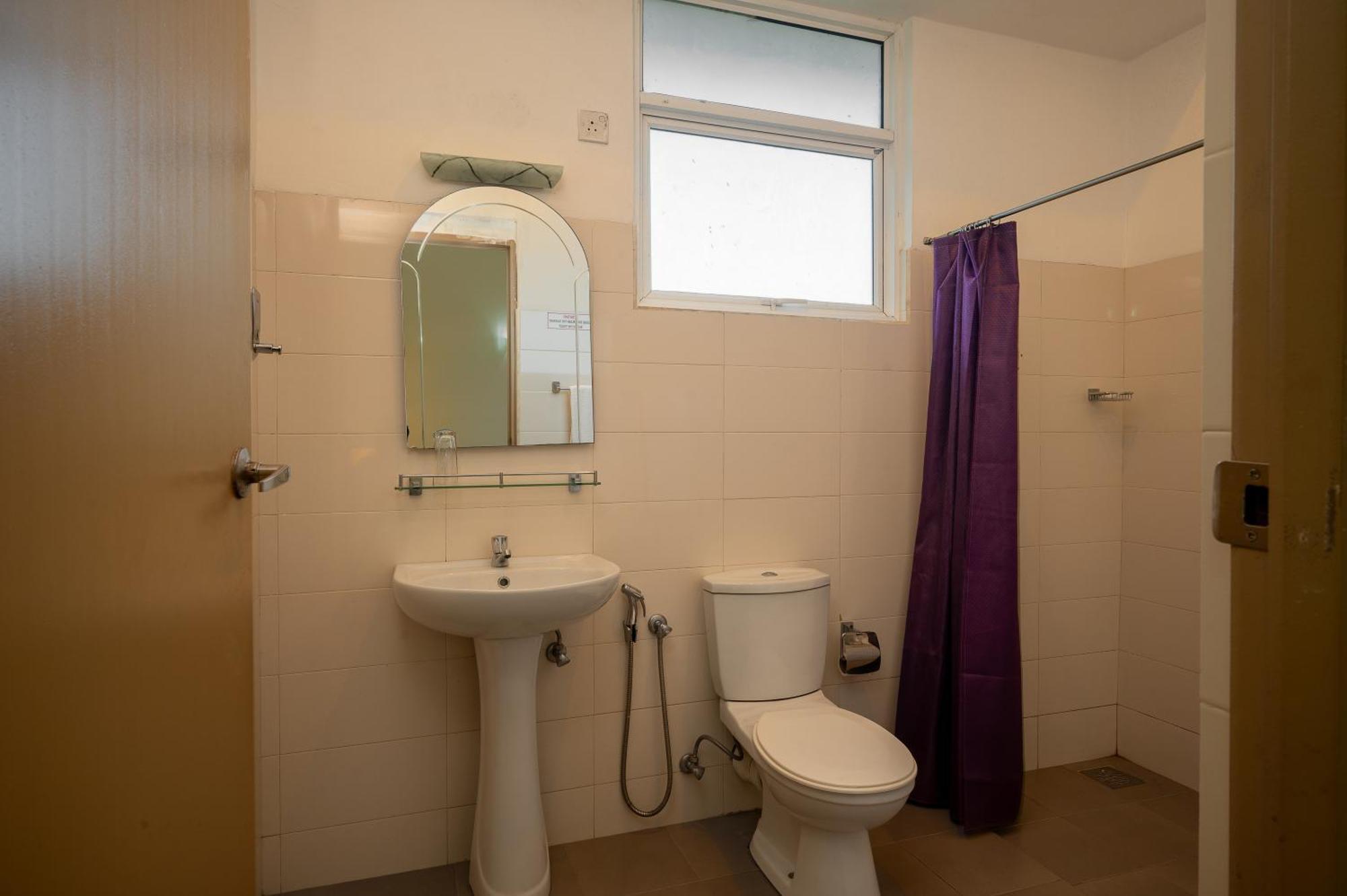 Hotel Oviya Vavuniya Екстер'єр фото