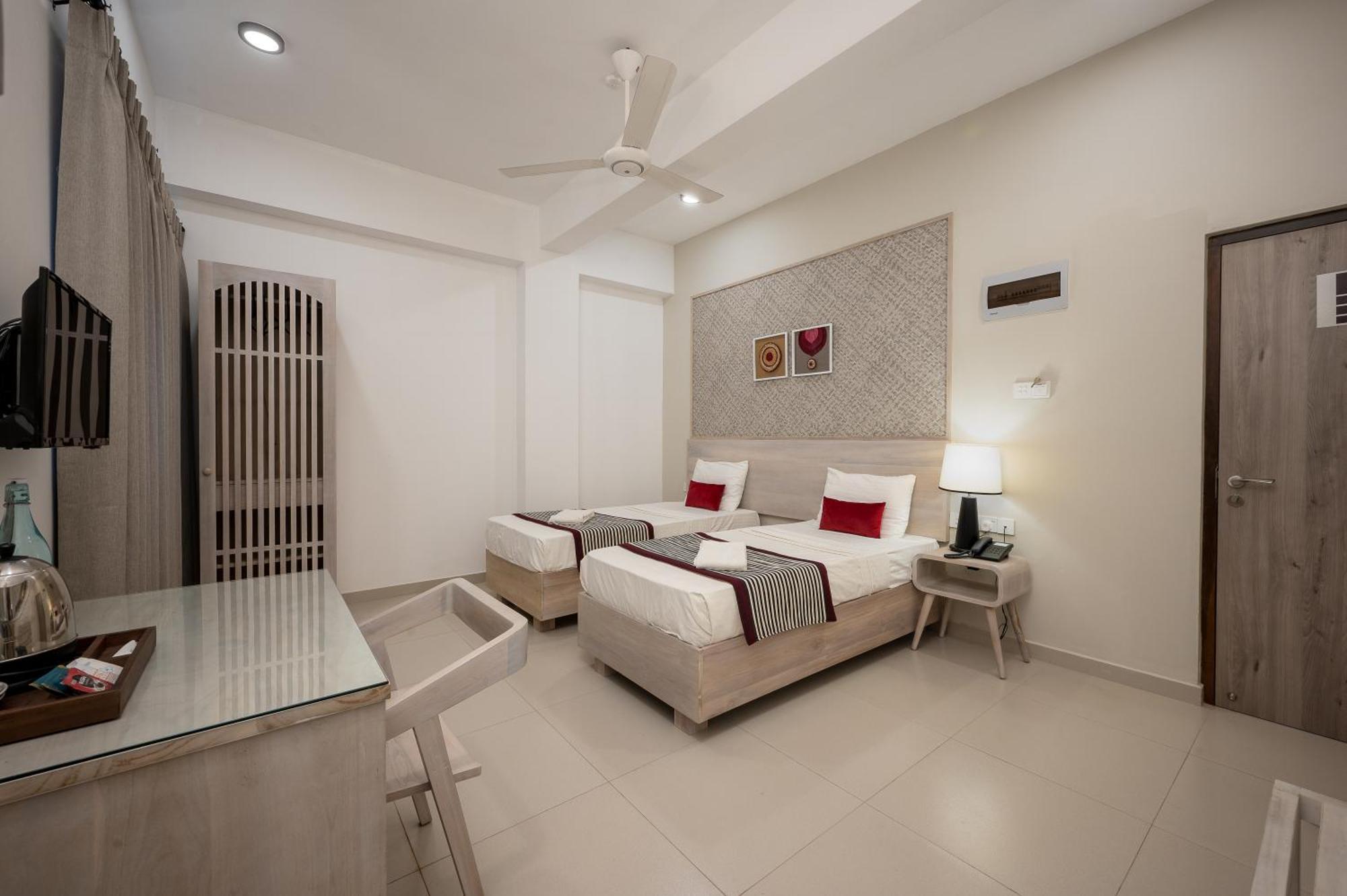 Hotel Oviya Vavuniya Екстер'єр фото