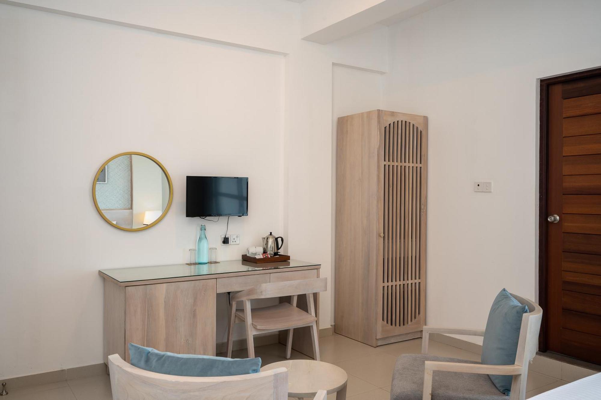 Hotel Oviya Vavuniya Екстер'єр фото