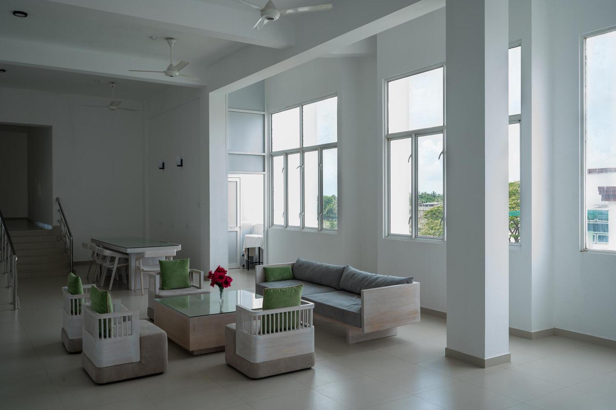 Hotel Oviya Vavuniya Екстер'єр фото