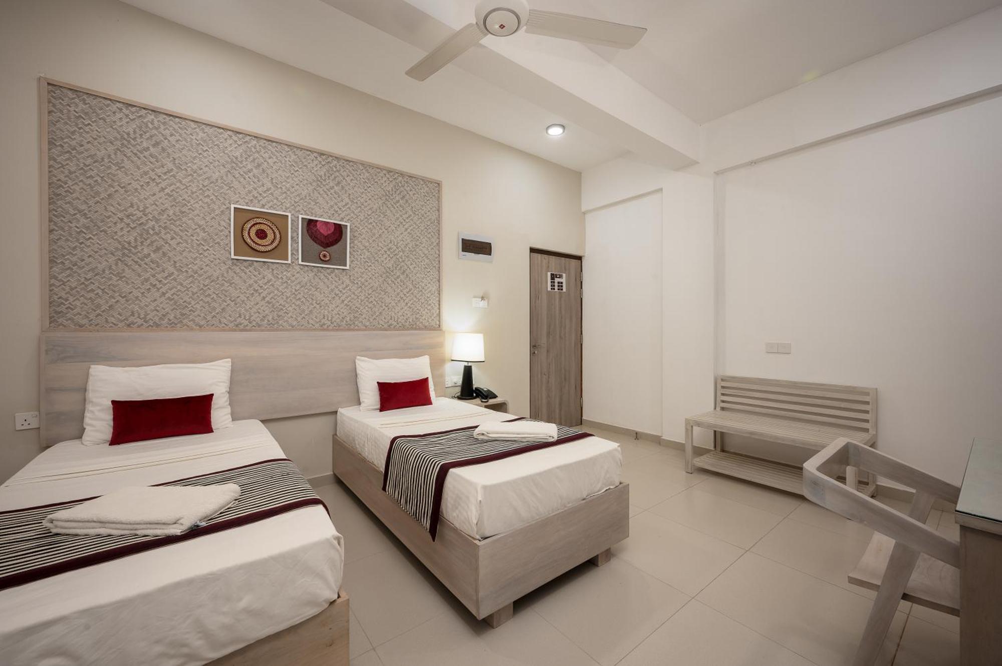 Hotel Oviya Vavuniya Екстер'єр фото