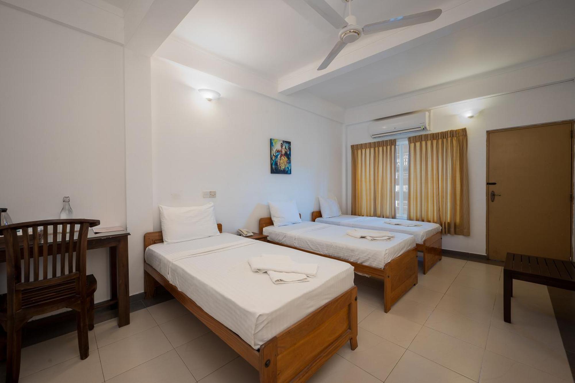 Hotel Oviya Vavuniya Екстер'єр фото