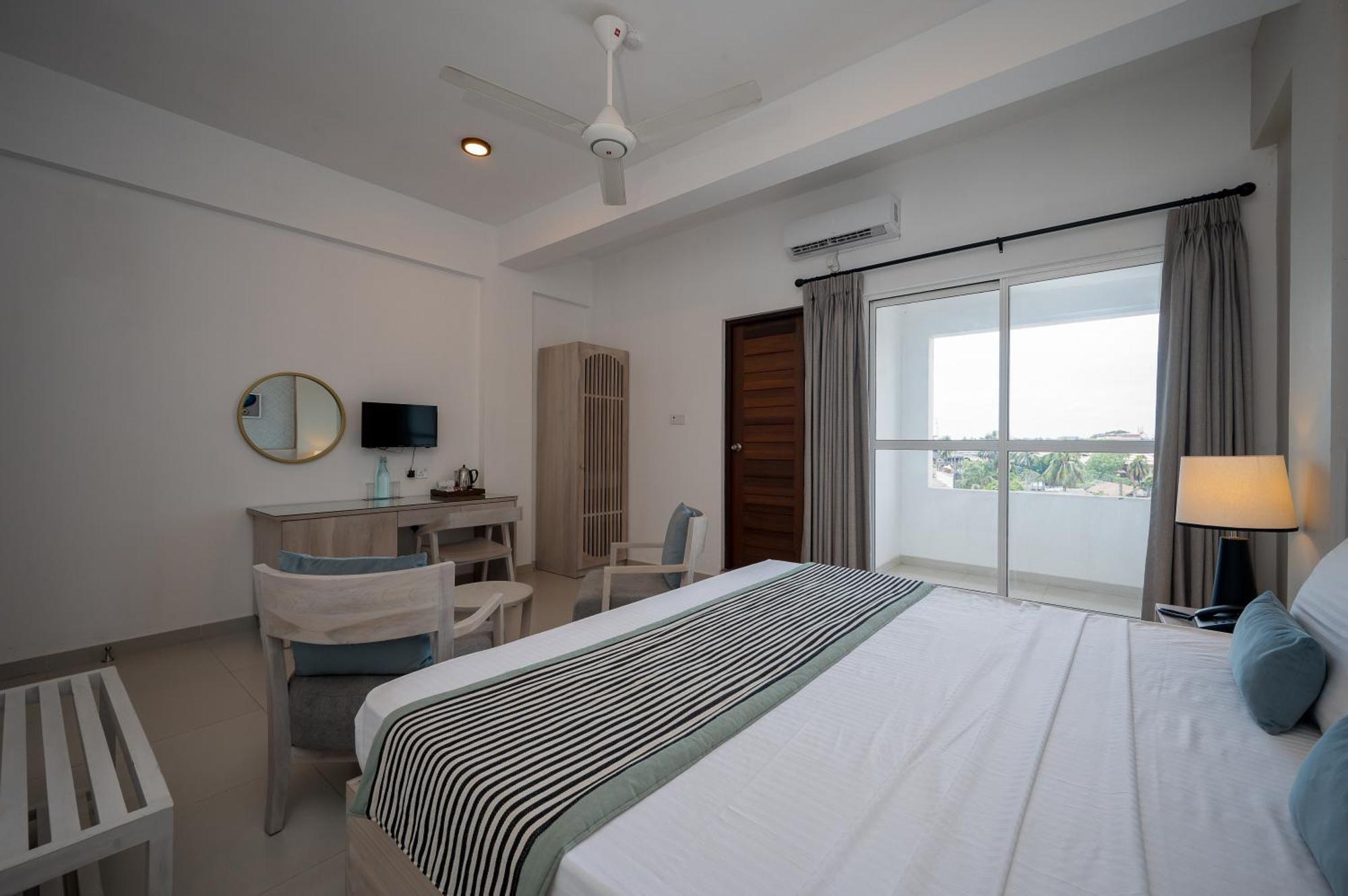 Hotel Oviya Vavuniya Екстер'єр фото