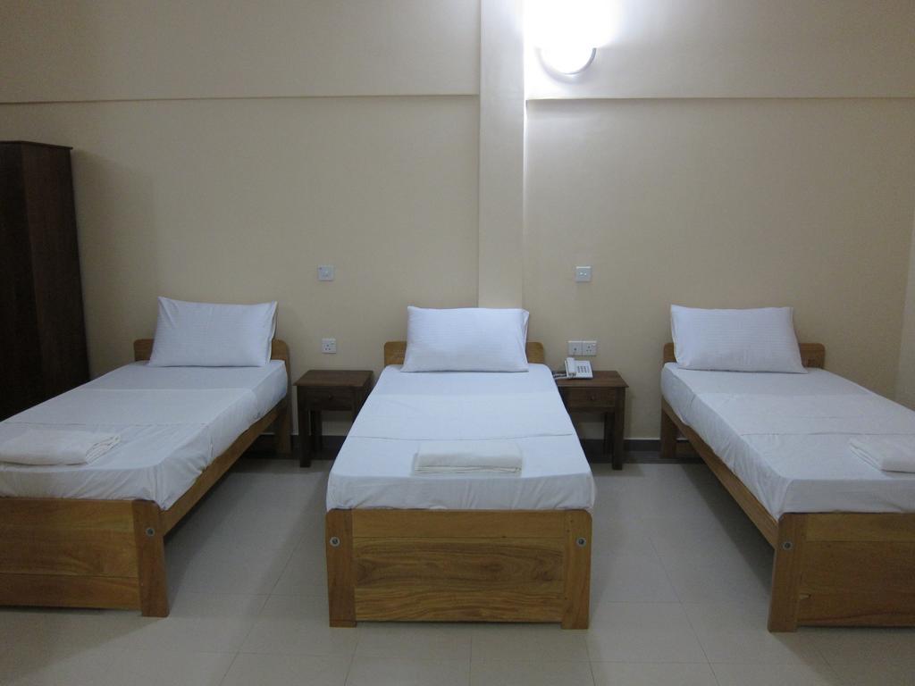 Hotel Oviya Vavuniya Екстер'єр фото