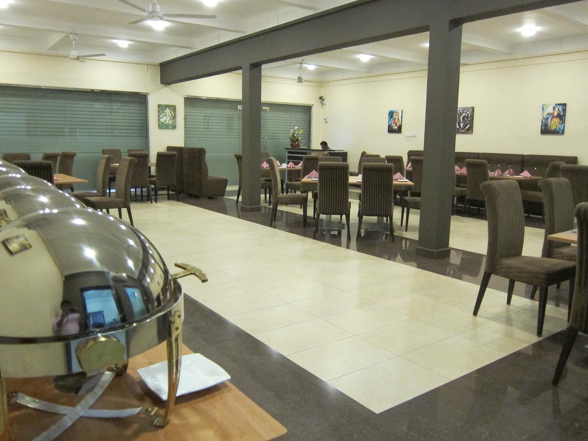 Hotel Oviya Vavuniya Екстер'єр фото