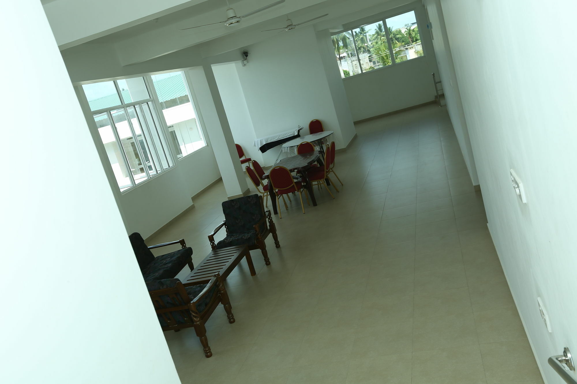 Hotel Oviya Vavuniya Екстер'єр фото