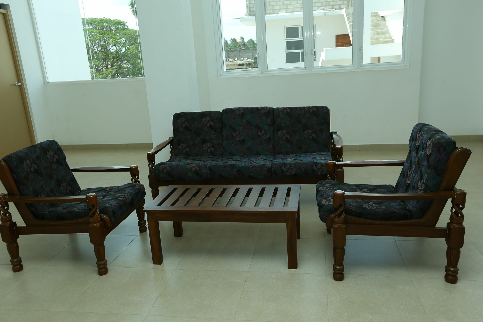 Hotel Oviya Vavuniya Екстер'єр фото