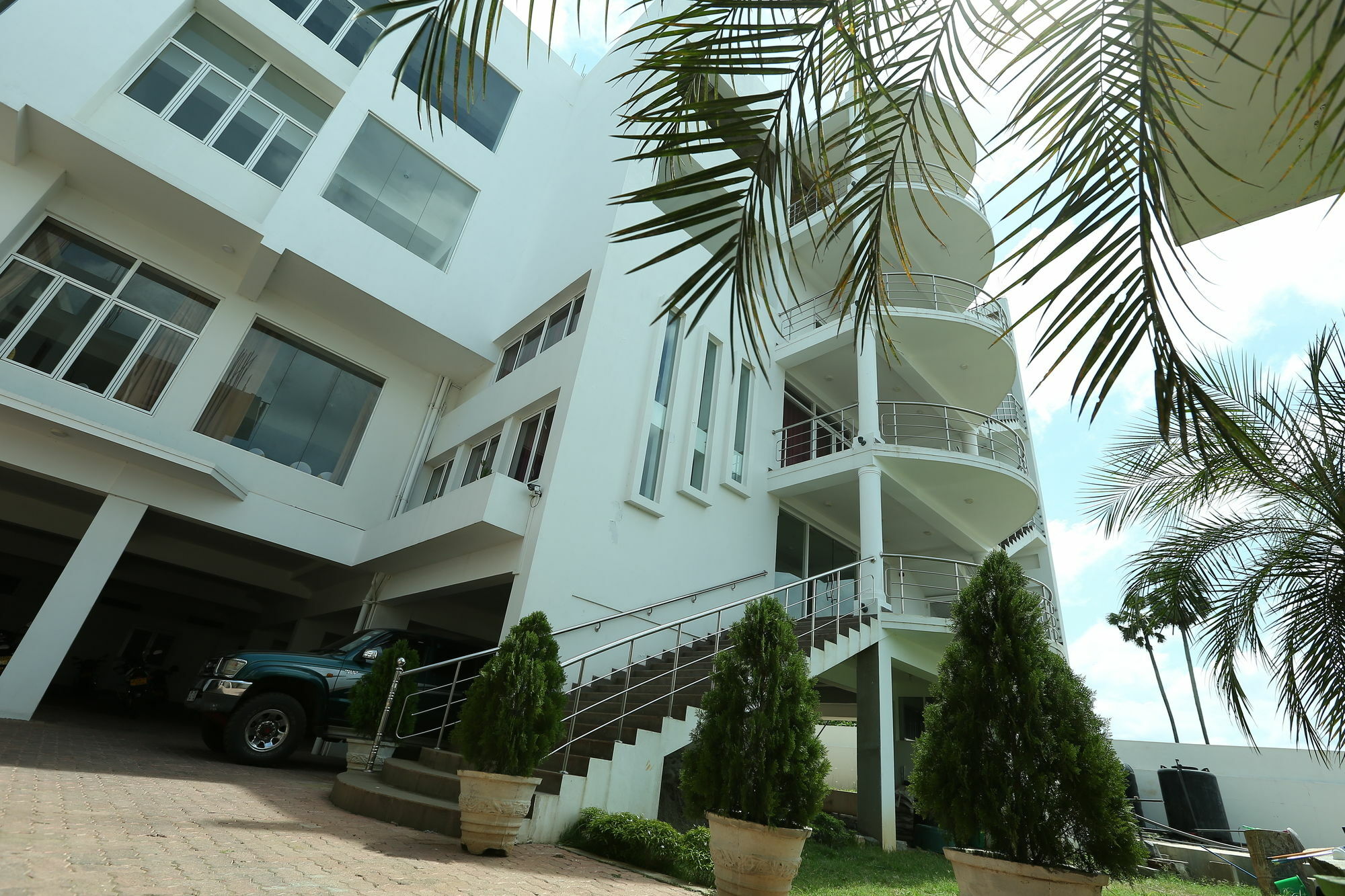 Hotel Oviya Vavuniya Екстер'єр фото