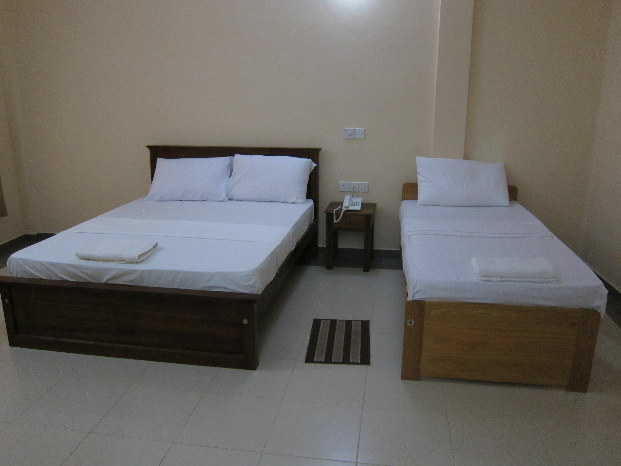 Hotel Oviya Vavuniya Екстер'єр фото