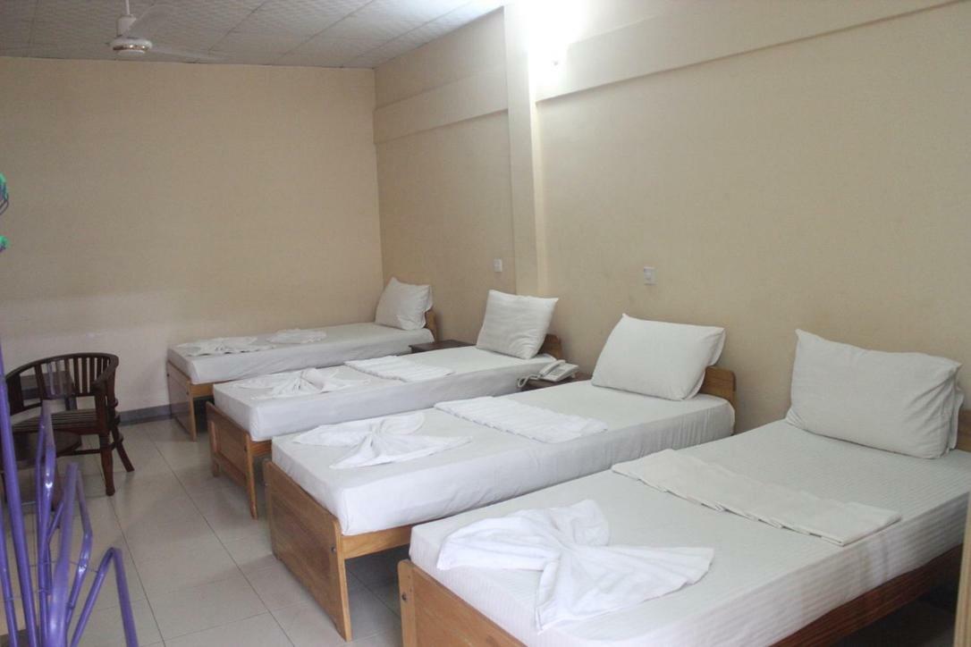 Hotel Oviya Vavuniya Екстер'єр фото